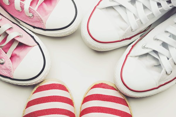 Quelles chaussures homme et femme emporter pour les vacances d’été ?